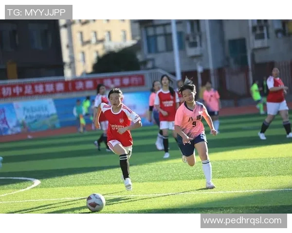 足球高速过人技巧解析助你在比赛中轻松突破防线提升个人技术水平